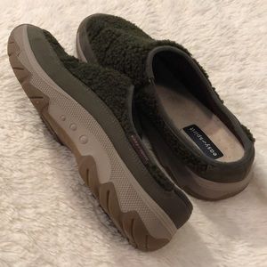 EASY SPIRIT FLEECE Slippers - Indoor / Outdoor.  So well-made and sturdy!